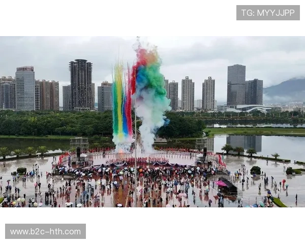 玉溪主场雨中谢幕,球员绕场致谢球迷 玉溪主场雨中谢幕,球员绕场致谢球迷